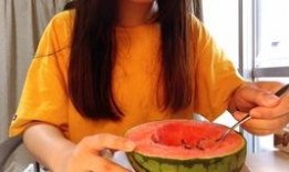 留学生吃瓜和娱乐圈吃瓜,揭秘全球“吃瓜”文化现象